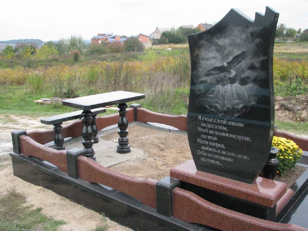 Памятник гранитный