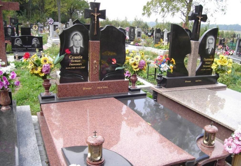 Памятник гранитный