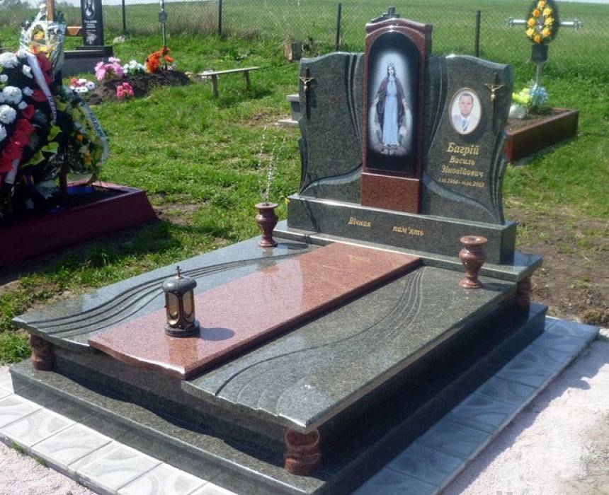 Памятник на двоих