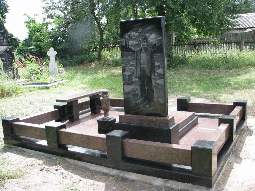 Памятник гранитный