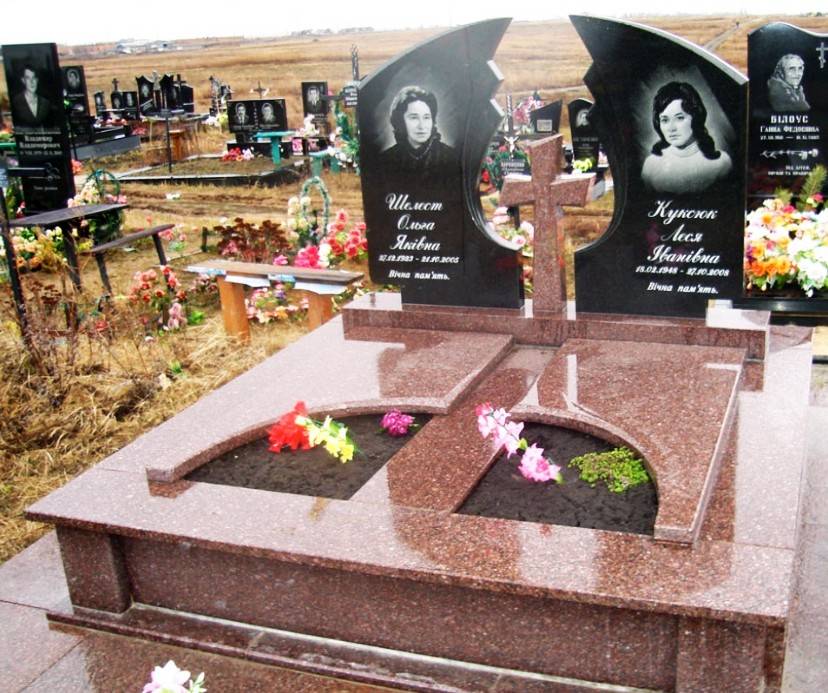 Заливка и облицовка цоколя памятника