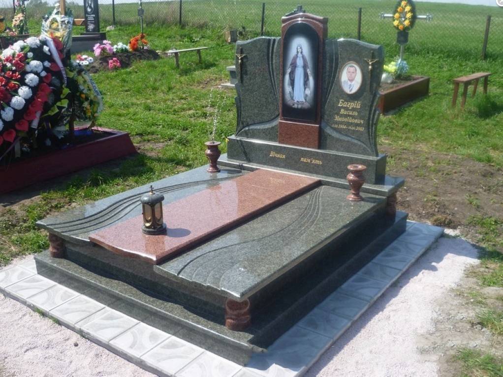 Памятник гранитный