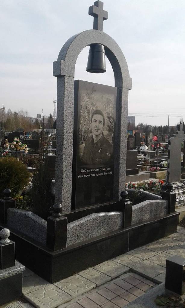 Памятник гранитный