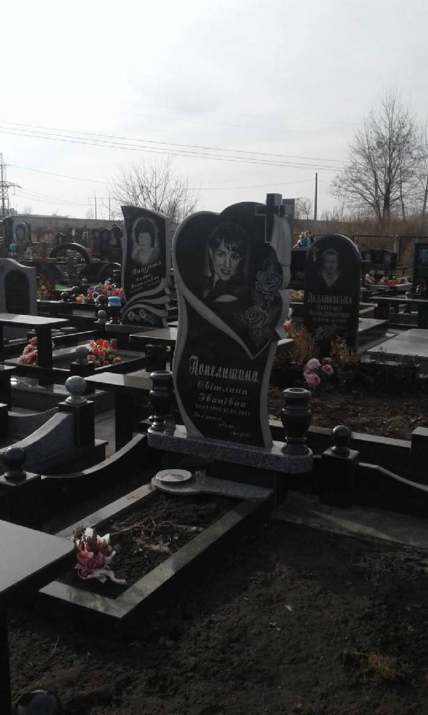 Памятник с сердцем