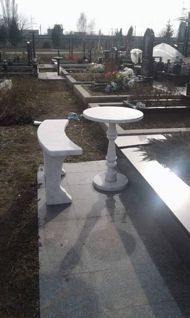 Лавка и столик на могилу