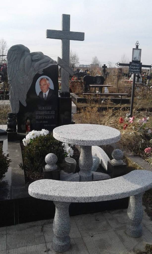 Лавка и столик на могилу