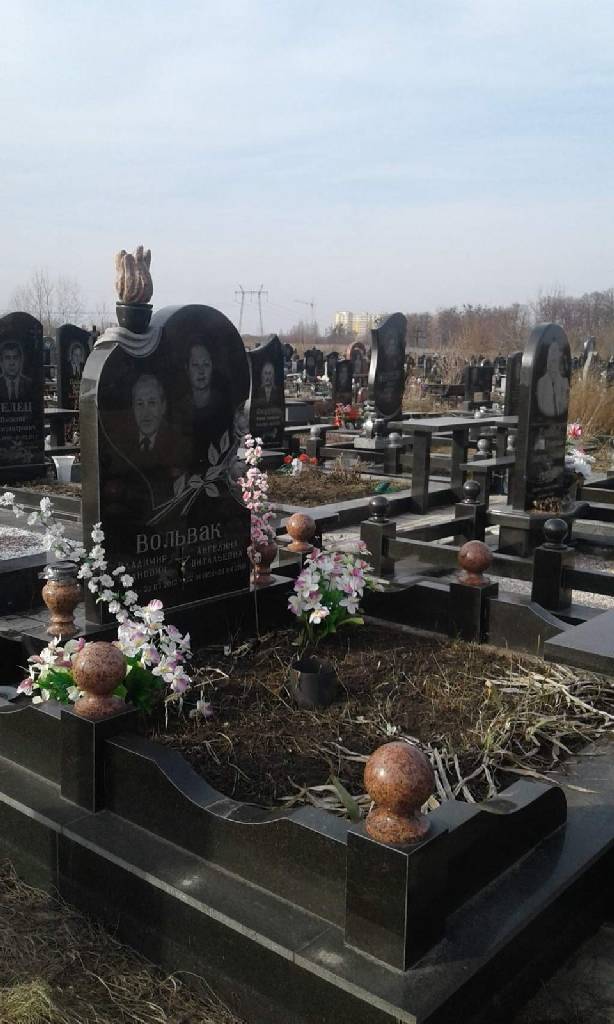 Вертикальный памятник