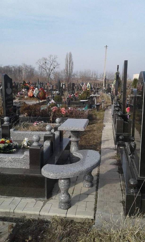 Лавка и столик на могилу