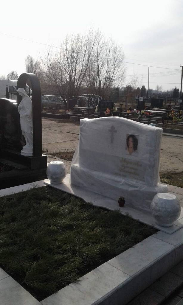 Горизонтальный памятник