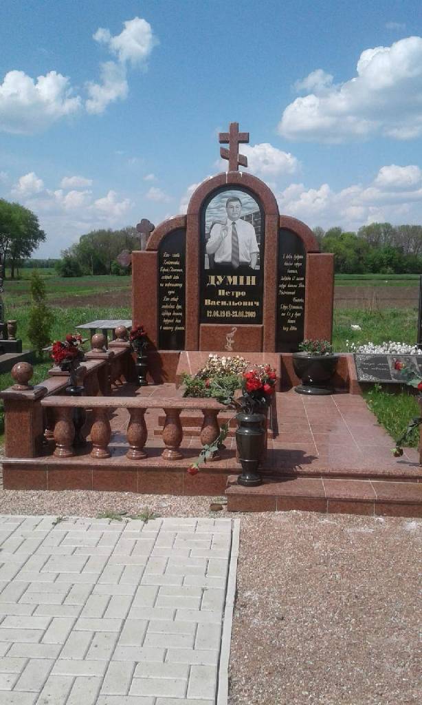 Памятник гранитный