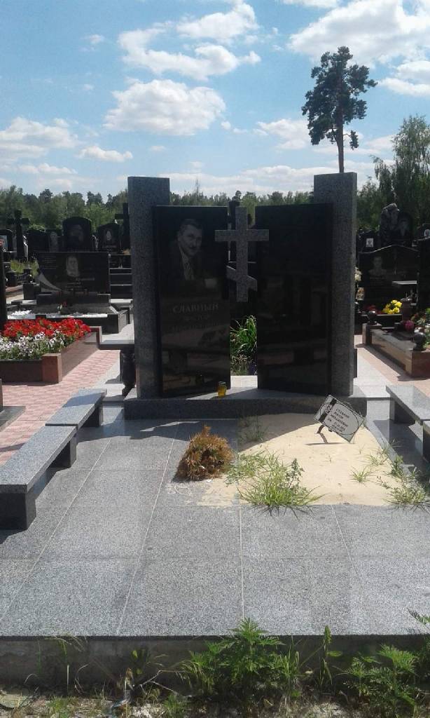 Памятник гранитный