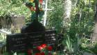 Памятник с крестом