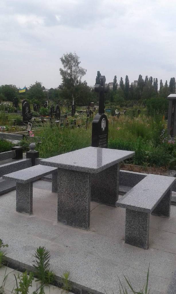 Лавка и столик на могилу