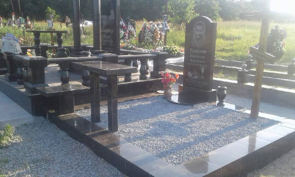 Лавка и столик на могилу