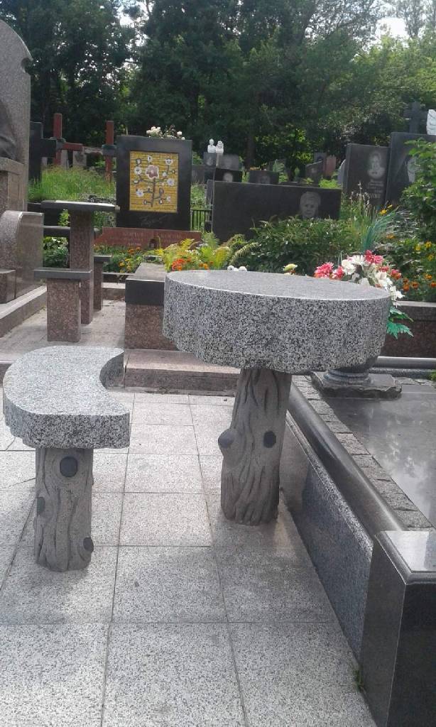 Лавка и столик на могилу