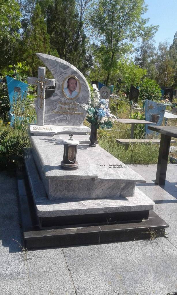 Вертикальный памятник