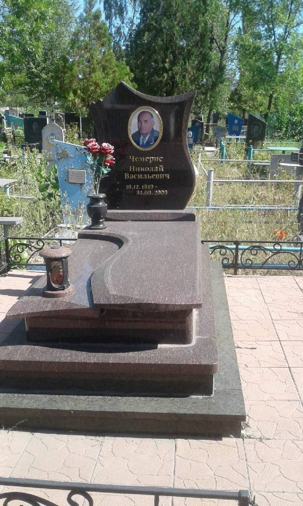 Памятник гранитный