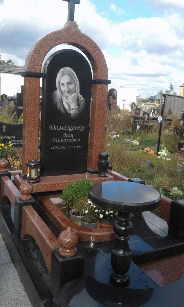 Памятник гранитный