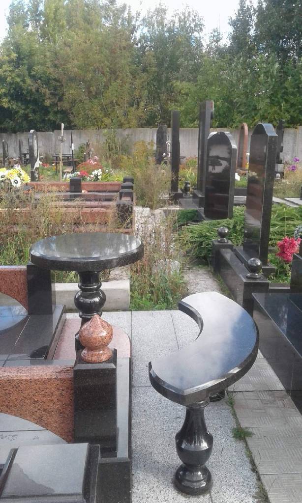 Лавка и столик на могилу