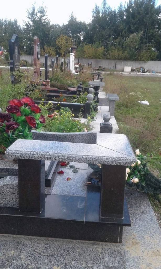 Лавка и столик на могилу