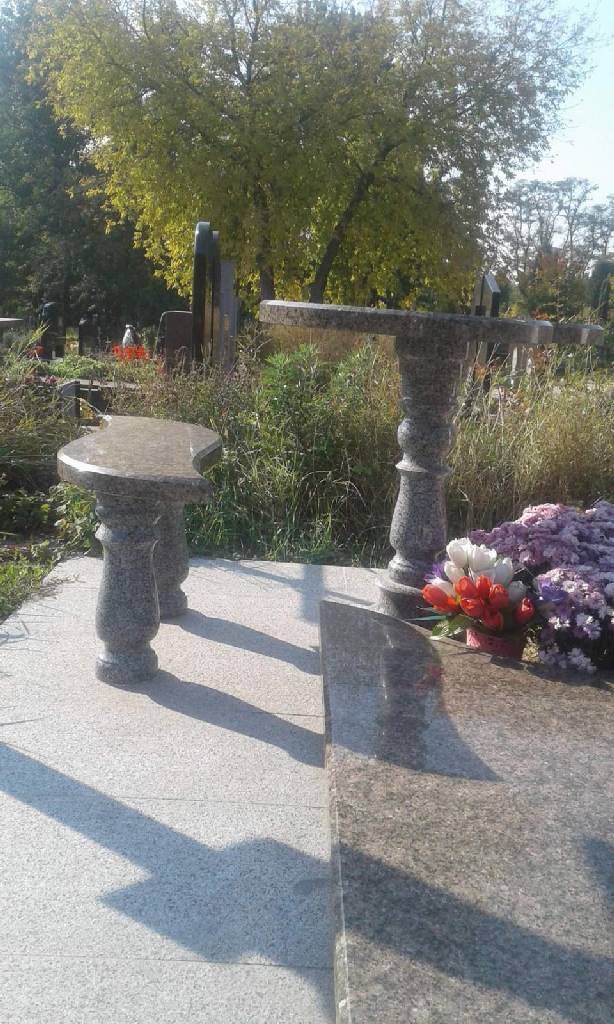 Лавка и столик на могилу