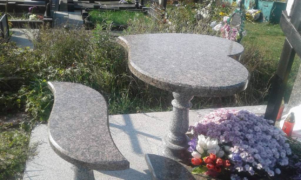 Лавка и столик на могилу