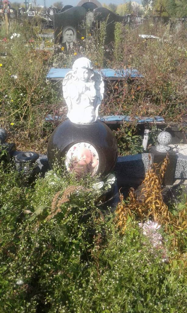 Памятник с ангелом