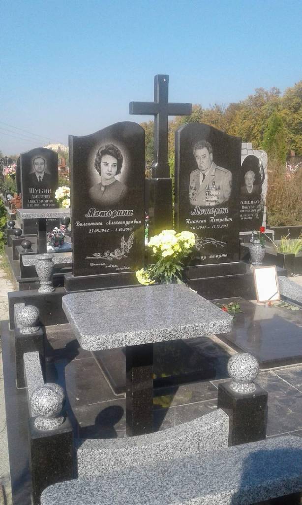 Памятник на двоих