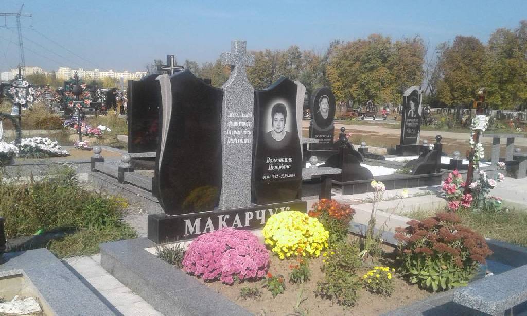 Памятник гранитный