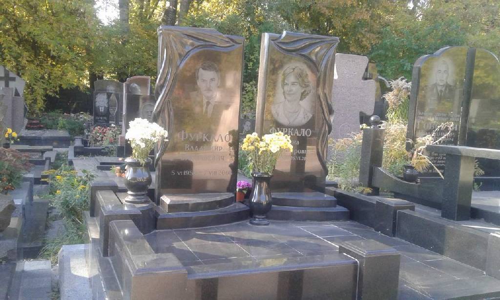 Памятник гранитный