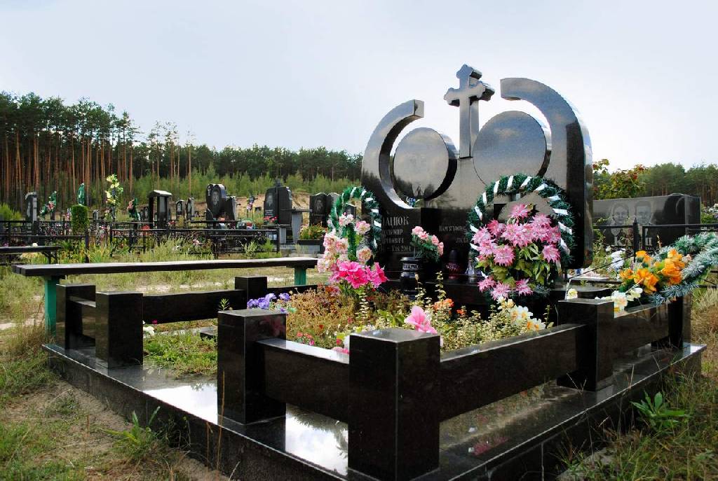 Памятник гранитный