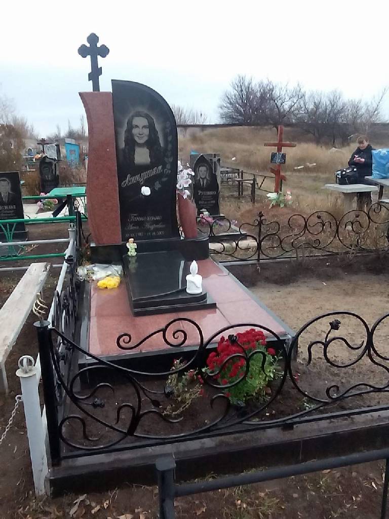 Памятник гранитный