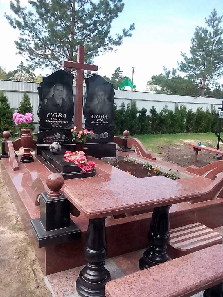 Памятник гранитный