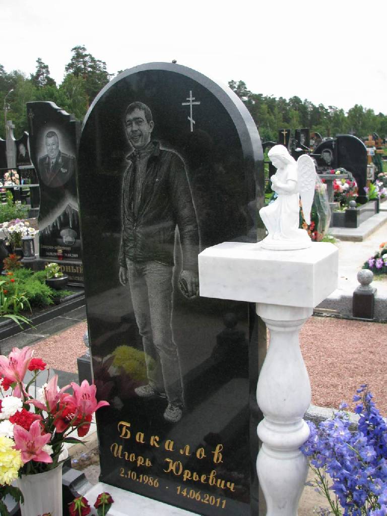 Памятник гранитный