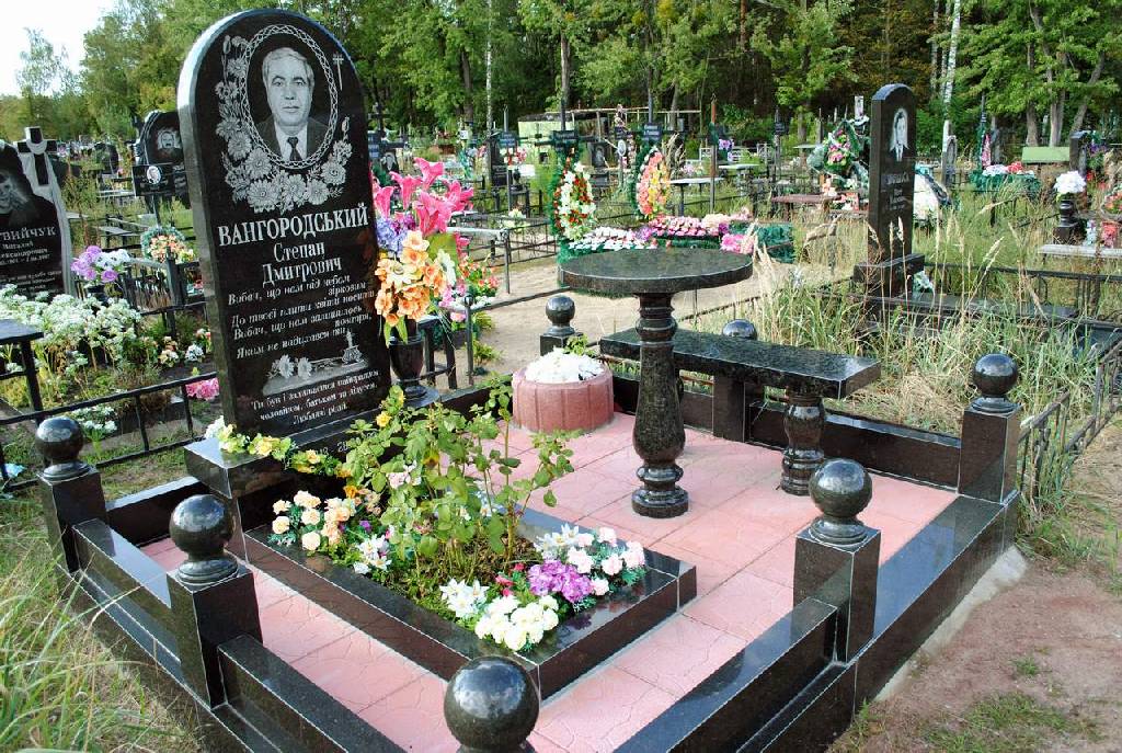 Лавка и столик на могилу