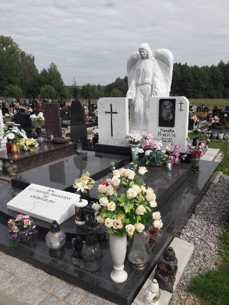 Памятник с ангелом