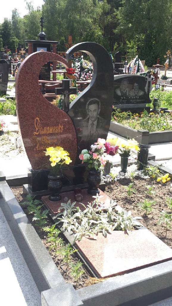 Памятник с сердцем