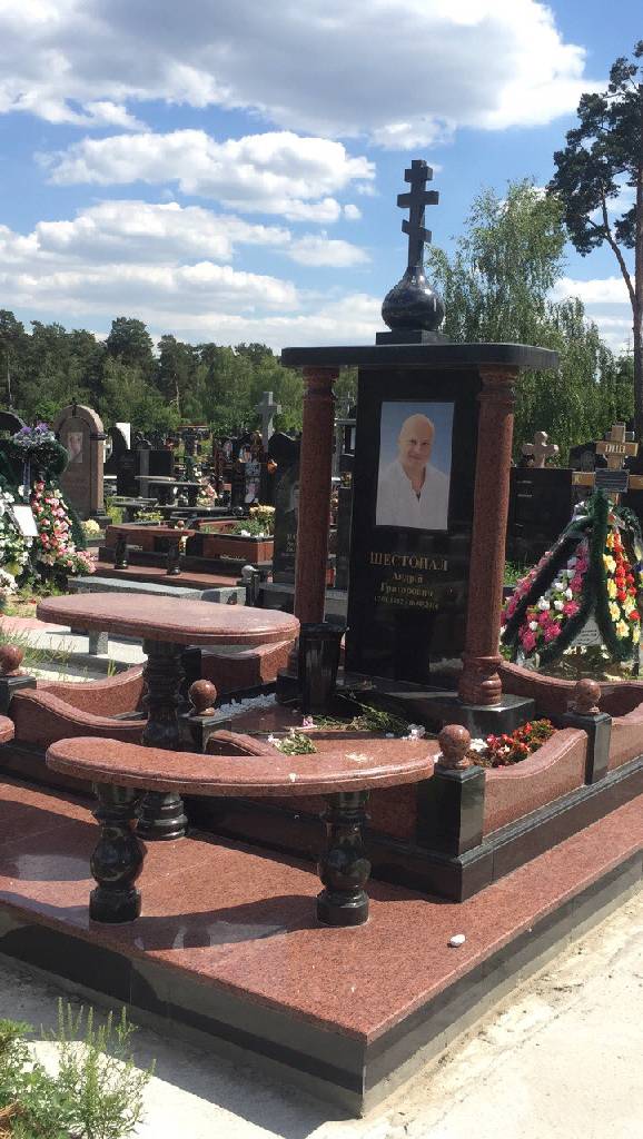 Памятник гранитный