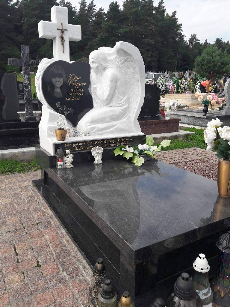 Памятник с ангелом