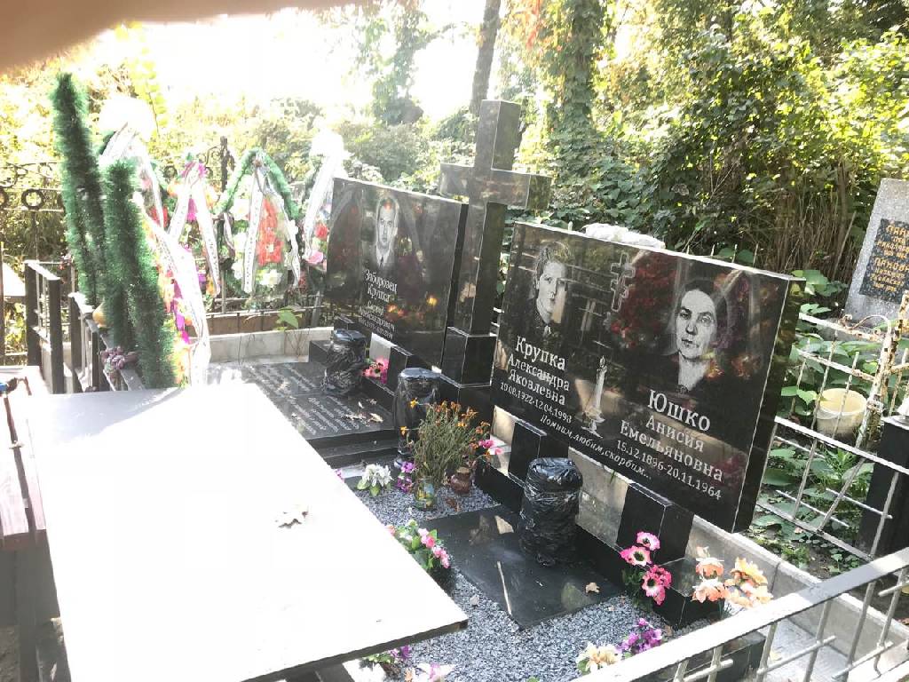 Памятник гранитный