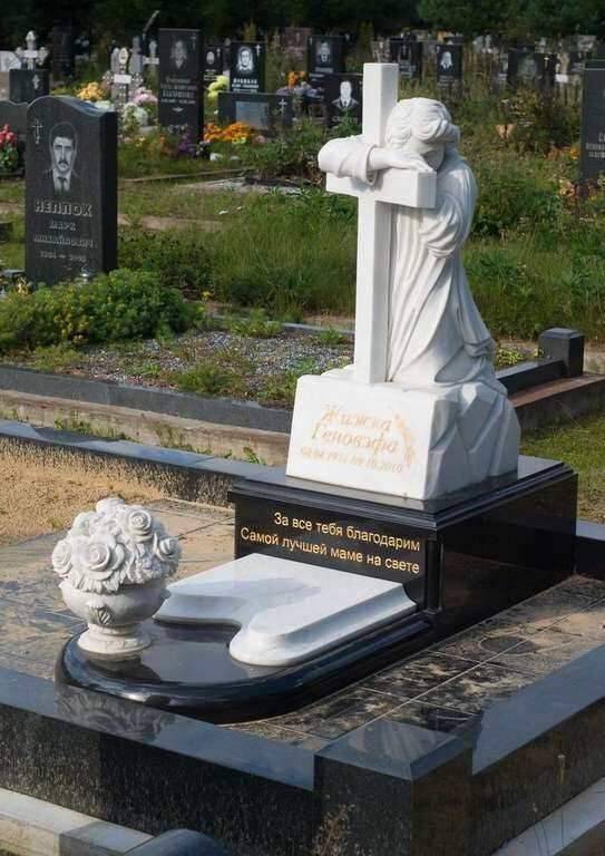 Памятник с ангелом