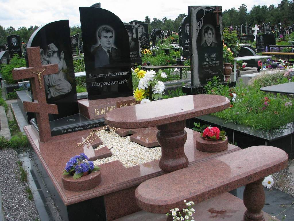 Лавка и столик на могилу