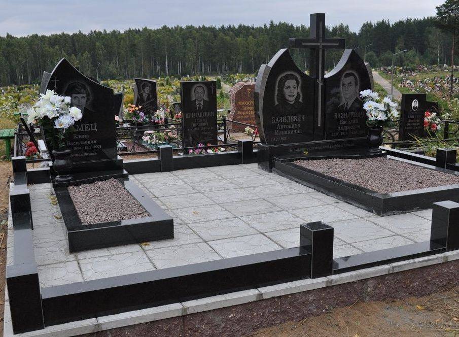 Укладка тротуарной плитки на могилу