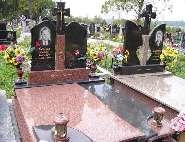 Памятник на двоих