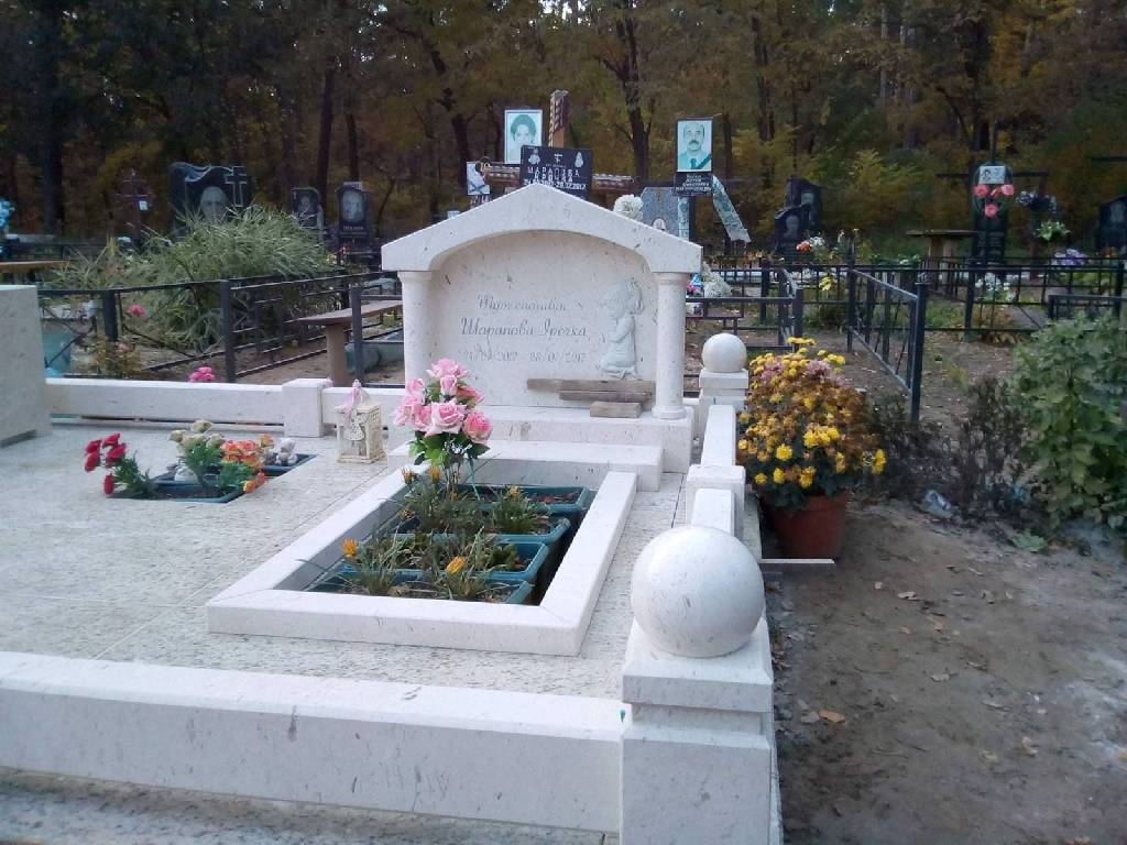 Комплекс из гранита и мрамора